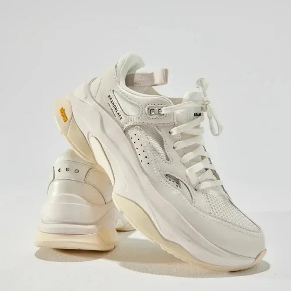 Boutique Transitional Wardrobe Pieces - Picture 11 of 13